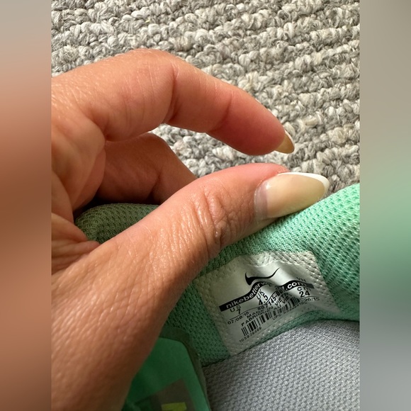 Nike running shoes size 7 US - Picture 3 of 3